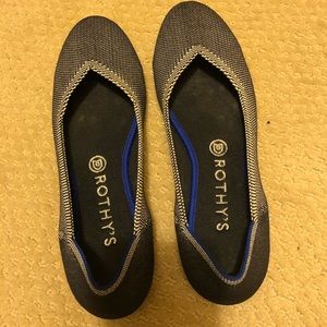 Rothy’s round toe navy Birdseye flats! Like new wore a few times.
